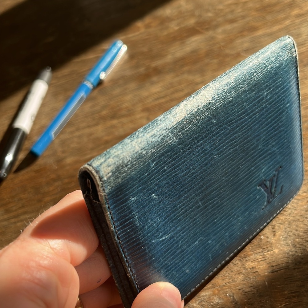 Louis Vuitton blue epi bifold wallet. Tired but still cute - Picture 5 of 6